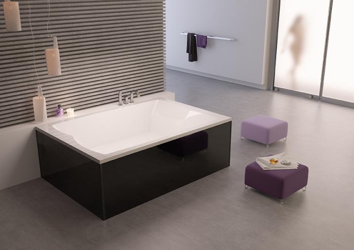 Badewanne kreativ gestalten mit HOESCH – farbige Glasverkleidung